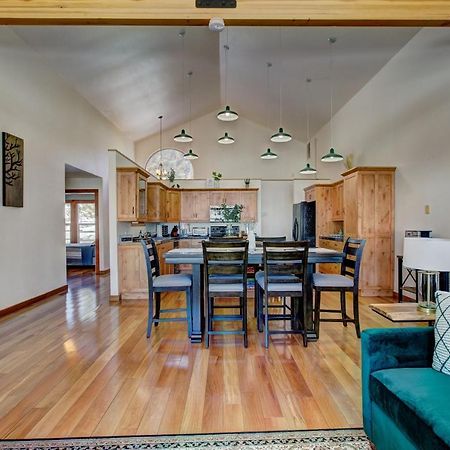 Twin Pines Cabin In Wilderness Ranch On Hwy 21, Amazing Views, 20 Ft Ceilings, Fully Fenced Yard, Pet Friendly, , Go Paddle Boarding At Lucky Peak, Or Snowshoeing In Idaho City And Take In The Hot Springs, Sleeps 10! Бойсі Екстер'єр фото