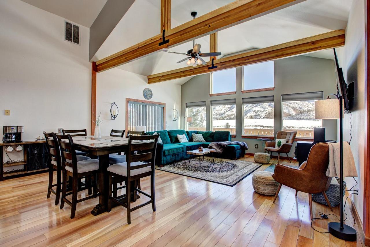 Twin Pines Cabin In Wilderness Ranch On Hwy 21, Amazing Views, 20 Ft Ceilings, Fully Fenced Yard, Pet Friendly, , Go Paddle Boarding At Lucky Peak, Or Snowshoeing In Idaho City And Take In The Hot Springs, Sleeps 10! Бойсі Екстер'єр фото