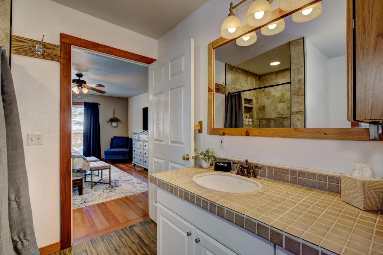 Twin Pines Cabin In Wilderness Ranch On Hwy 21, Amazing Views, 20 Ft Ceilings, Fully Fenced Yard, Pet Friendly, , Go Paddle Boarding At Lucky Peak, Or Snowshoeing In Idaho City And Take In The Hot Springs, Sleeps 10! Бойсі Екстер'єр фото