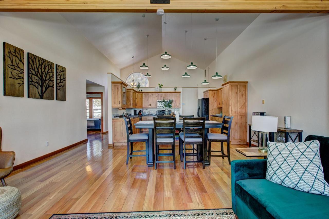 Twin Pines Cabin In Wilderness Ranch On Hwy 21, Amazing Views, 20 Ft Ceilings, Fully Fenced Yard, Pet Friendly, , Go Paddle Boarding At Lucky Peak, Or Snowshoeing In Idaho City And Take In The Hot Springs, Sleeps 10! Бойсі Екстер'єр фото