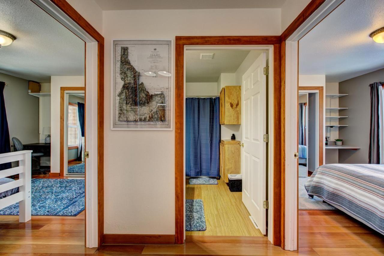 Twin Pines Cabin In Wilderness Ranch On Hwy 21, Amazing Views, 20 Ft Ceilings, Fully Fenced Yard, Pet Friendly, , Go Paddle Boarding At Lucky Peak, Or Snowshoeing In Idaho City And Take In The Hot Springs, Sleeps 10! Бойсі Екстер'єр фото