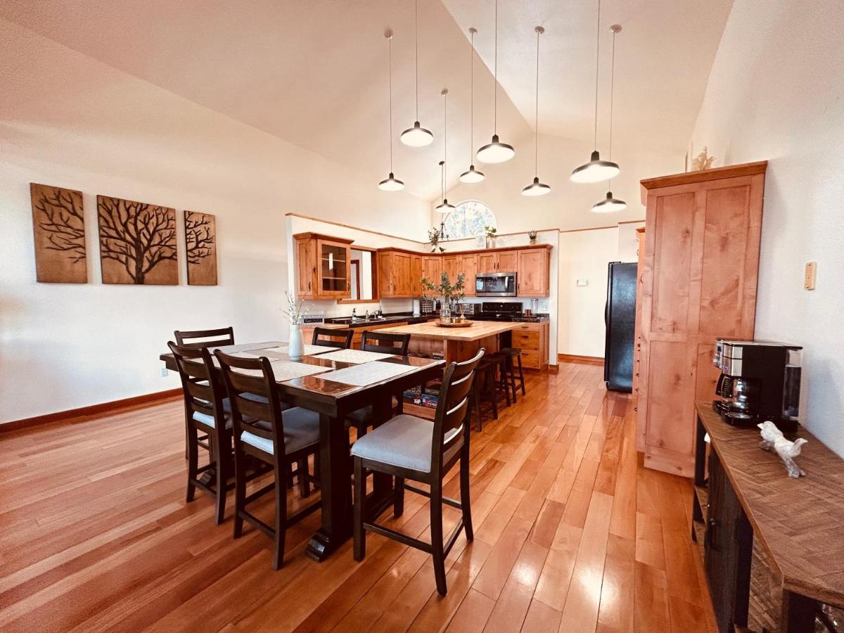 Twin Pines Cabin In Wilderness Ranch On Hwy 21, Amazing Views, 20 Ft Ceilings, Fully Fenced Yard, Pet Friendly, , Go Paddle Boarding At Lucky Peak, Or Snowshoeing In Idaho City And Take In The Hot Springs, Sleeps 10! Бойсі Екстер'єр фото